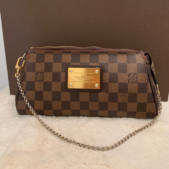 ♦️SOLD♦️ Authentic Louis Vuitton Eva Clutch - Picture 7 of 13